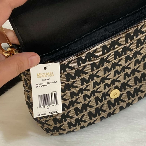 MICHAEL KORS BEDFOLD SMALL FLAP CROSSBODY - Picture 4 of 6